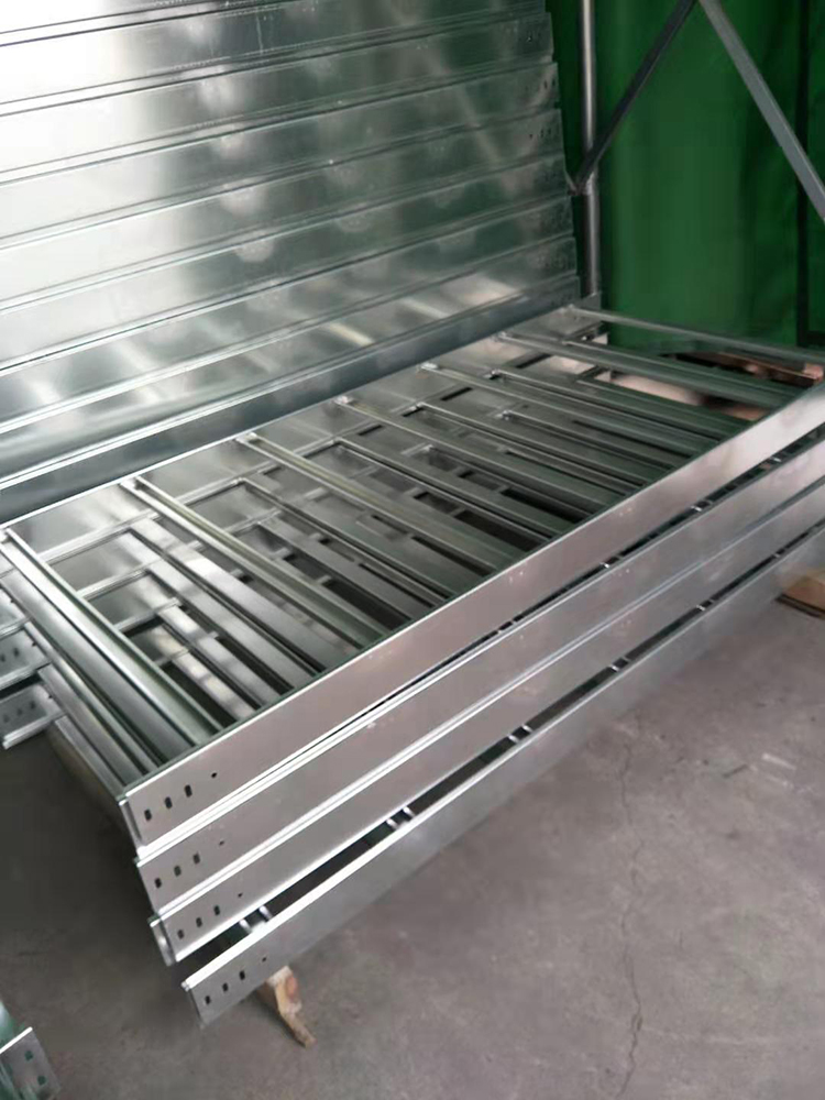 鍍鋅梯式橋架進(jìn)行過(guò)表面處理有什么重大意義