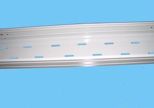 在現(xiàn)代建筑中鋼制托盤(pán)式橋架的重要性