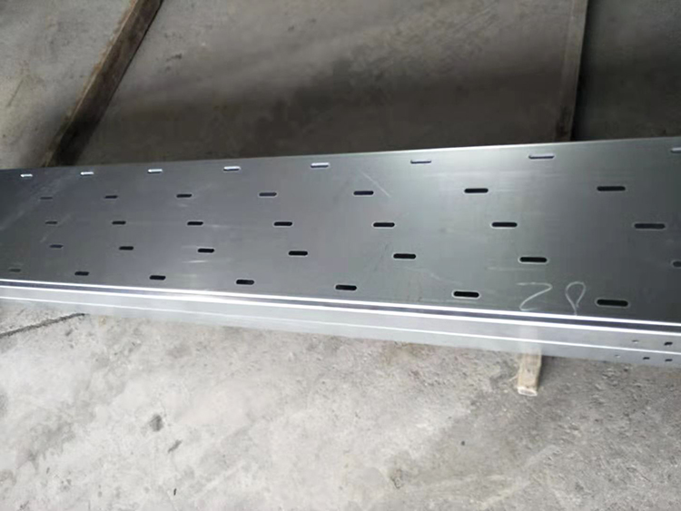 如何增強托盤線槽橋架的穩(wěn)定性